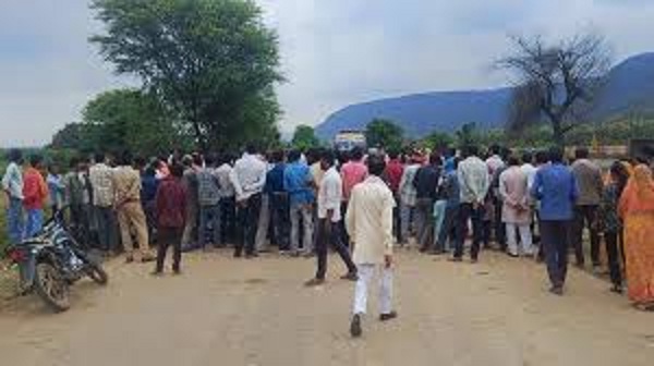 गुस्साए लोगों ने किया चक्काजाम