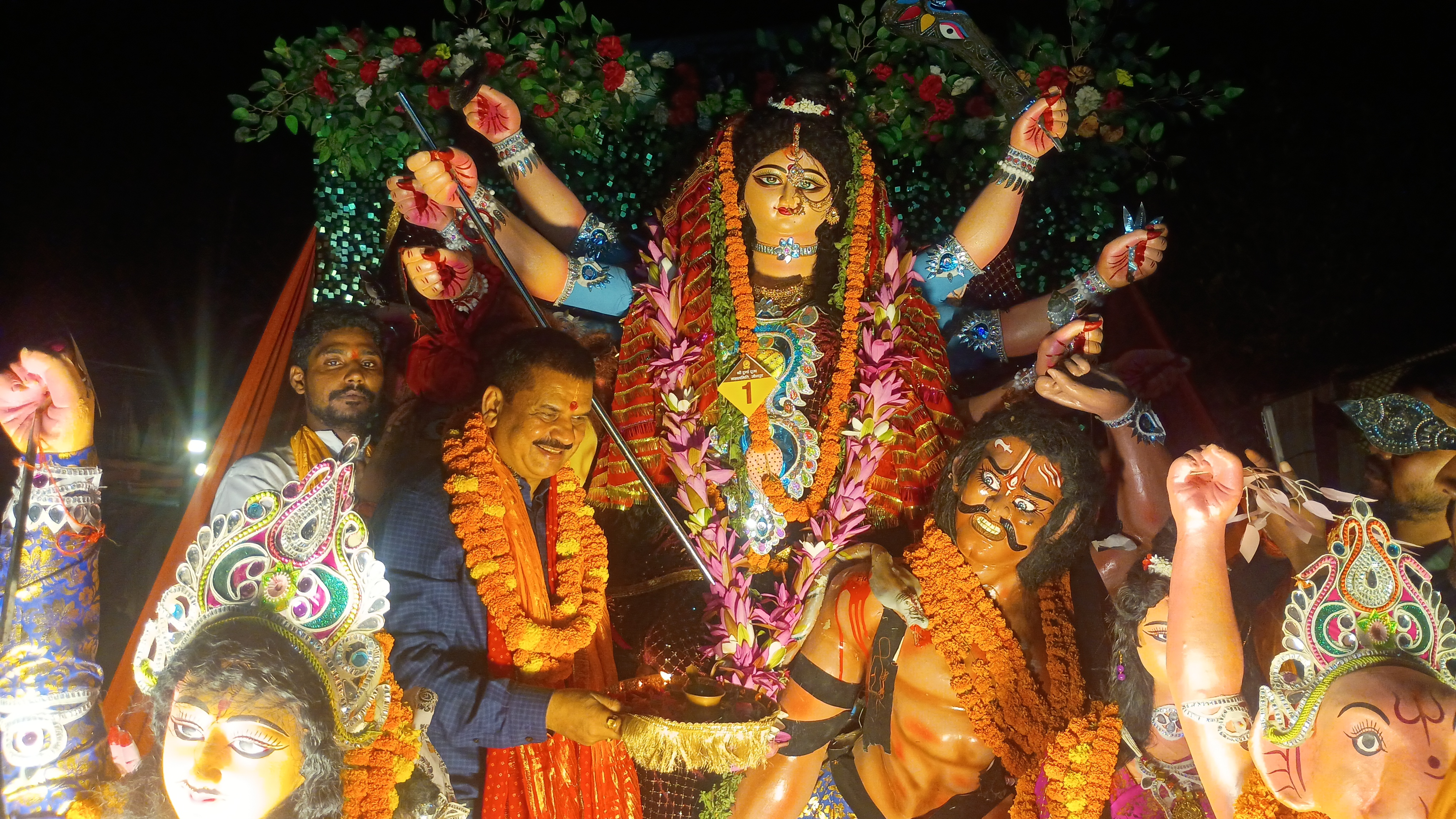खंडित मां दुर्गा जी की मूर्ति