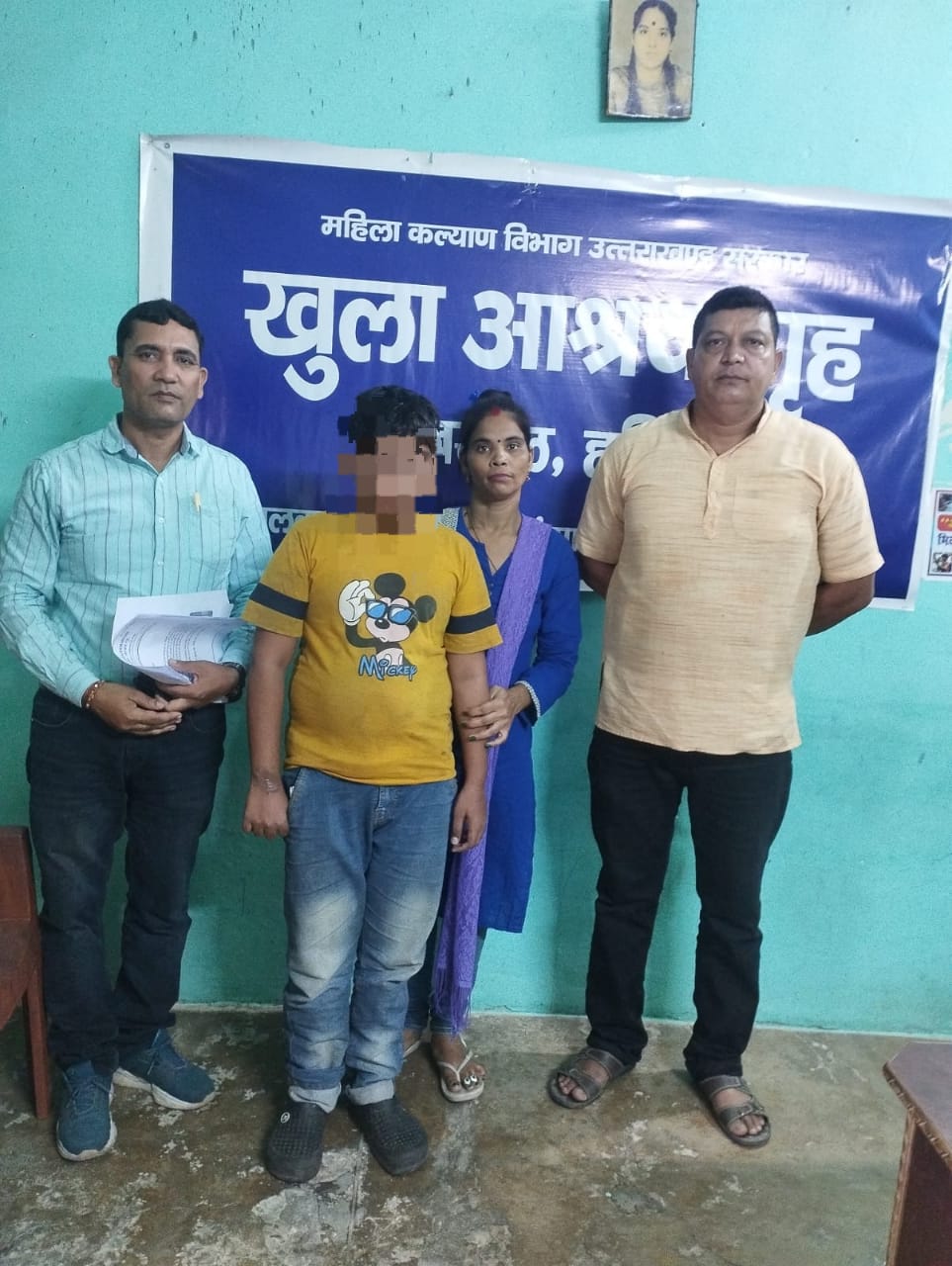 मां के साथ गुमशुदा बालक