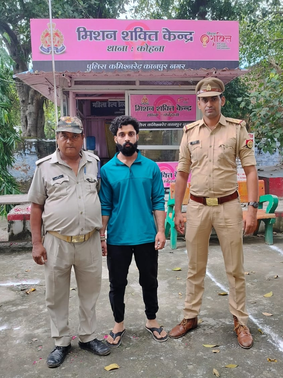 पुलिस की गिरफ्त में आरोपित दीपक गौतम
