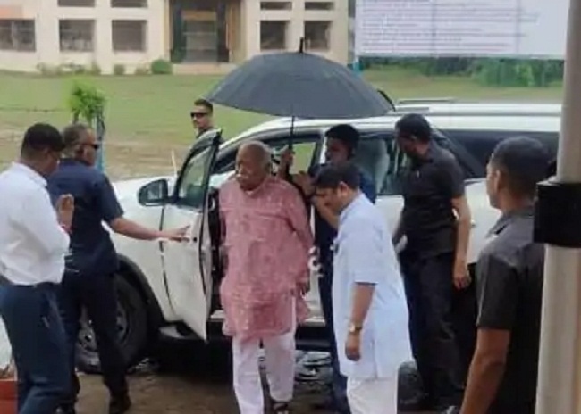 संघ प्रमुख मोहन भागवत दो दिवसीय प्रवास पर सतना पहुंचे संघ प्रमुख मोहन भागवत दो दिवसीय प्रवास पर सतना पहुंचे