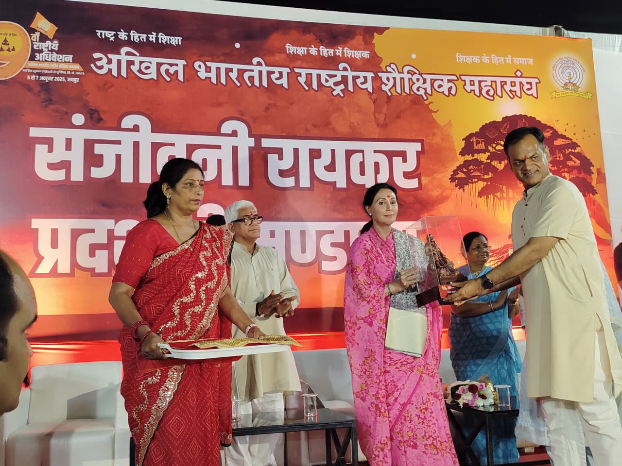 उपमुख्यमंत्री दीया कुमारी ने किया प्रदर्शनी का उद्घाटन
