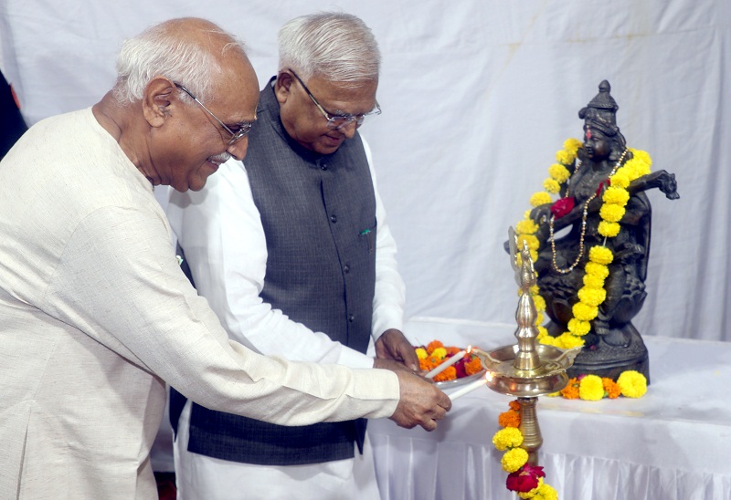 कार्यक्रम का शुभारंभ