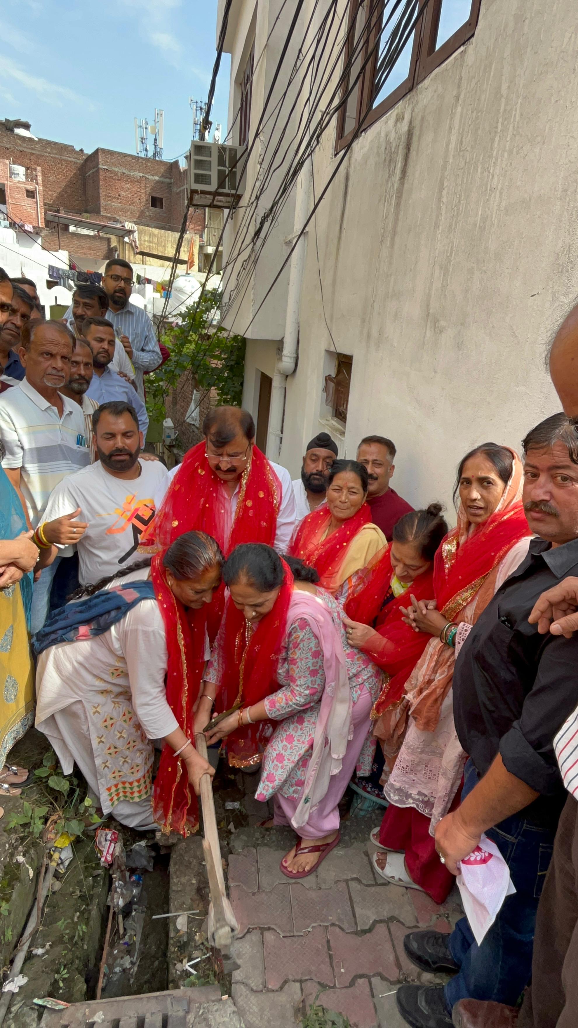 रेशमघर कॉलोनी में गली-नाली अपग्रेडेशन कार्य का शुभारंभ