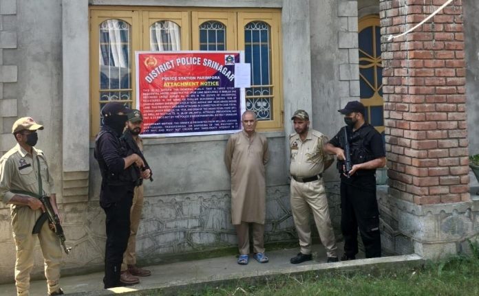 श्रीनगर पुलिस ने नामित आतंकवादी की 2 करोड़ रुपये की संपत्ति कुर्क की