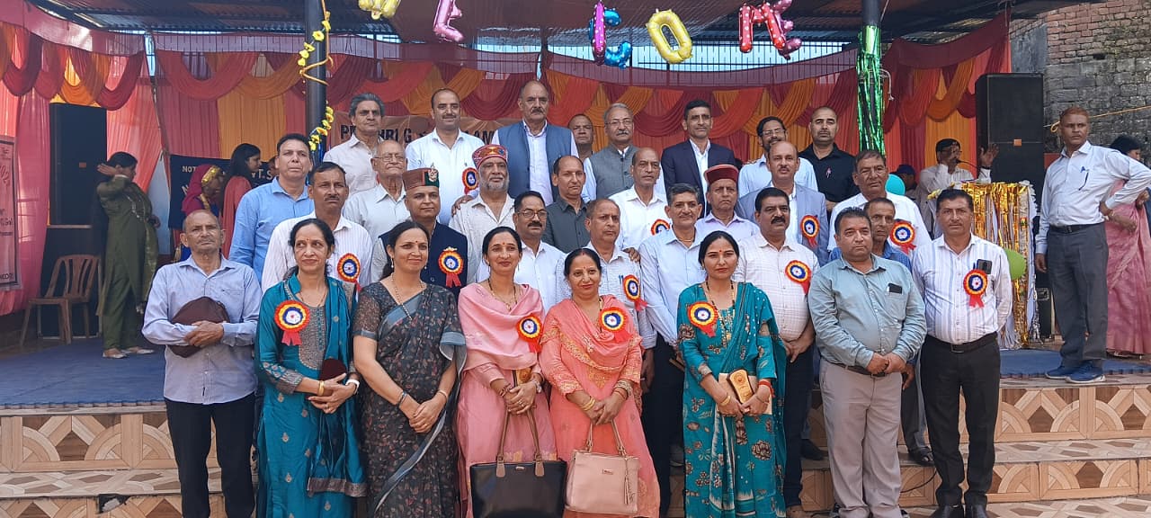 मुख्यमंत्री के राजनीतिक सलाहकार ने किया लंबलू स्कूल के पूर्व छात्रों का सम्मान मुख्यमंत्री के राजनीतिक सलाहकार ने किया लंबलू स्कूल के पूर्व छात्रों का सम्मान