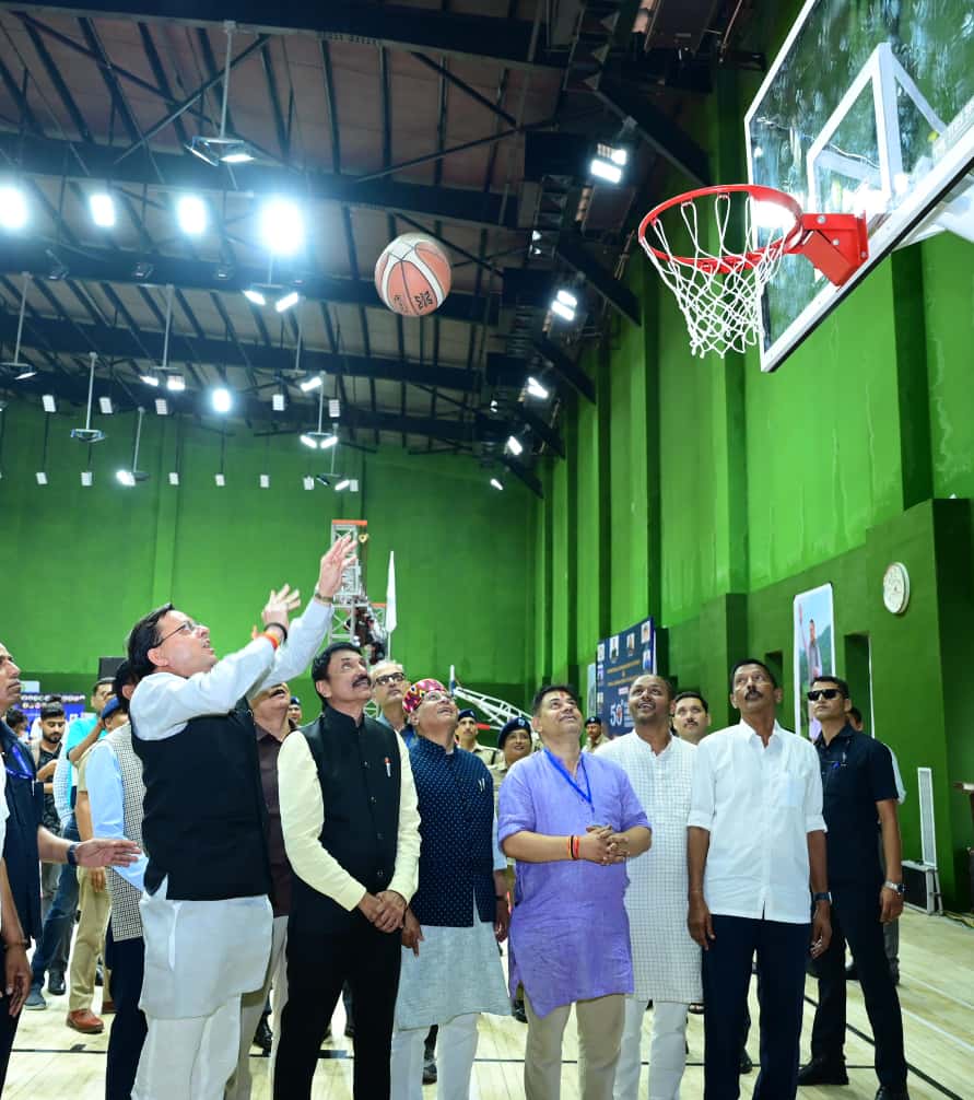 मुख्यमंत्री पुष्कर सिंह धामी 50वीं सब जूनियर राष्ट्रीय बास्केटबाल चैंपियनशिप का शुभारंभ करते।