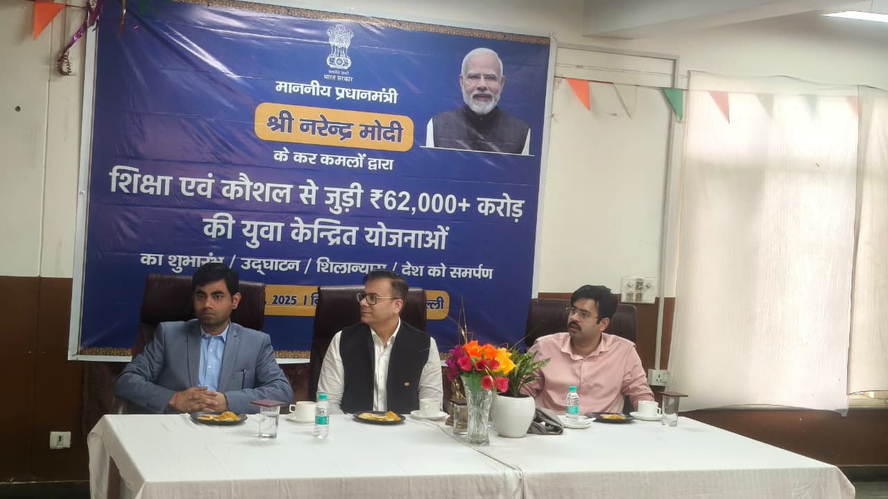 दीक्षांत समारोह में मौजूद अतिथि।