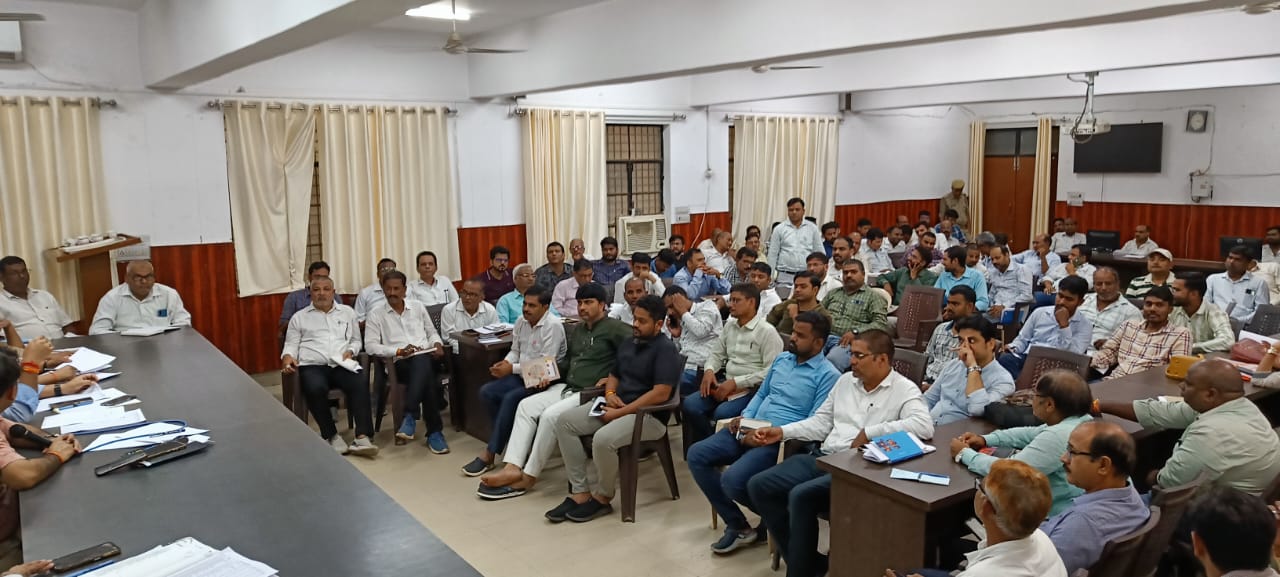 *एसडीएम सदर ने लेखपालों को दिए सख्त निर्देश — आवेदकों को समय पर मिले सभी सेवाओं का लाभ*