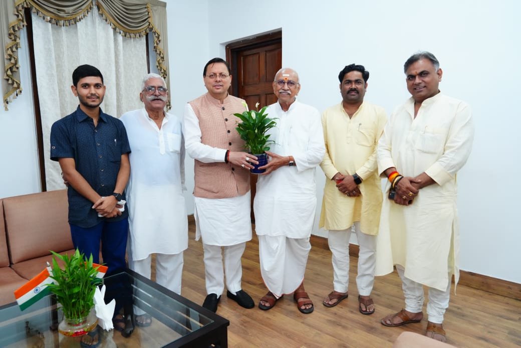 मुख्यमंत्री से मुलाकात में विहिप संरक्षक दिनेश जी के साथ विहिप के प्रदेश अध्यक्ष रवि देव आनंद और प्रदेश संगठन मंत्री अजय। मुख्यमंत्री से मुलाकात में विहिप संरक्षक दिनेश जी के साथ विहिप के प्रदेश अध्यक्ष रवि देव आनंद और प्रदेश संगठन मंत्री अजय।