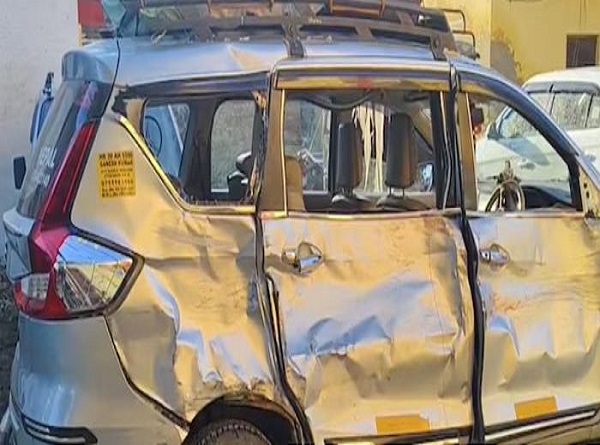दुर्घटनाग्रस्त कार