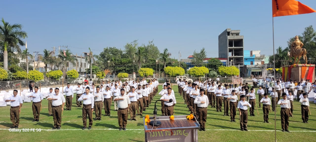 कार्यक्रम में उपस्थित स्वयंसेवक