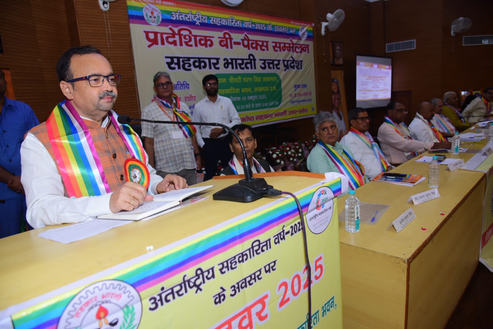 सम्मेलन को सम्बोधित करते सहकारिता मंत्री जेपीएस राठौर