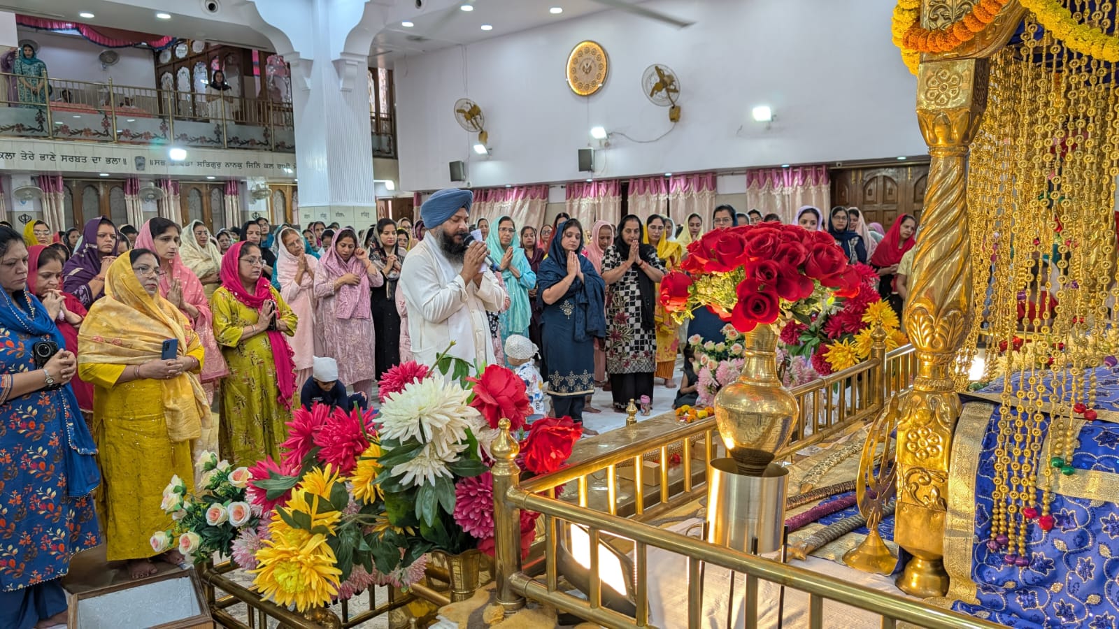 प्रकाश पर्व में शामिल गणमान्य