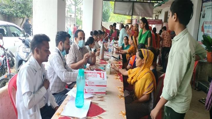 खंड़वाः शहरी व ग्रामीण अस्पतालों में 1155 महिलाओं के स्वास्थ्य की जाँच की गई खंड़वाः शहरी व ग्रामीण अस्पतालों में 1155 महिलाओं के स्वास्थ्य की जाँच की गई