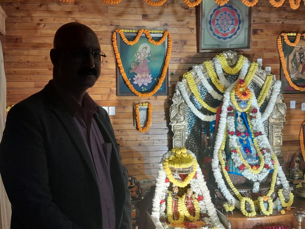 महापौर वीरेंद्र भट्ट शर्मा।