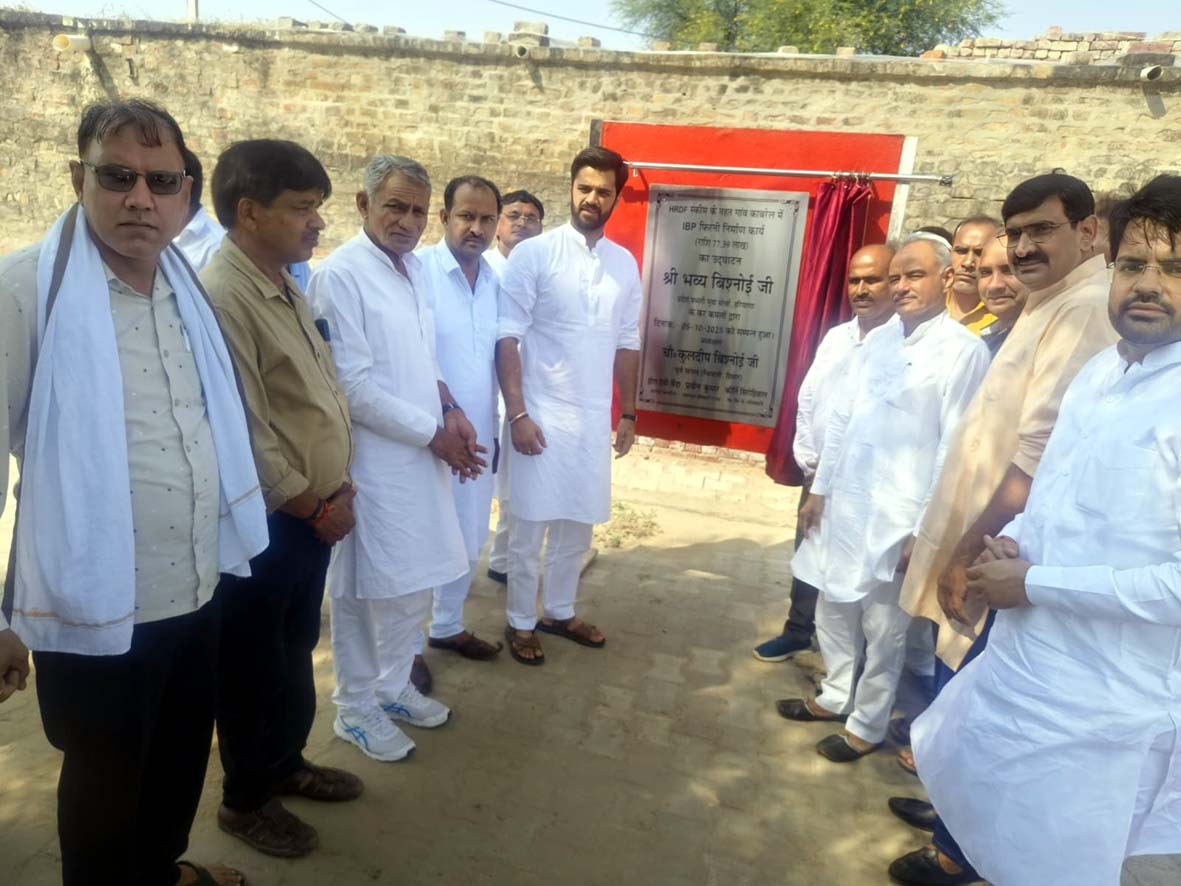 काबरेल में फिरनी का उद्घाटन करते भव्य बिश्नोई। काबरेल में फिरनी का उद्घाटन करते भव्य बिश्नोई।