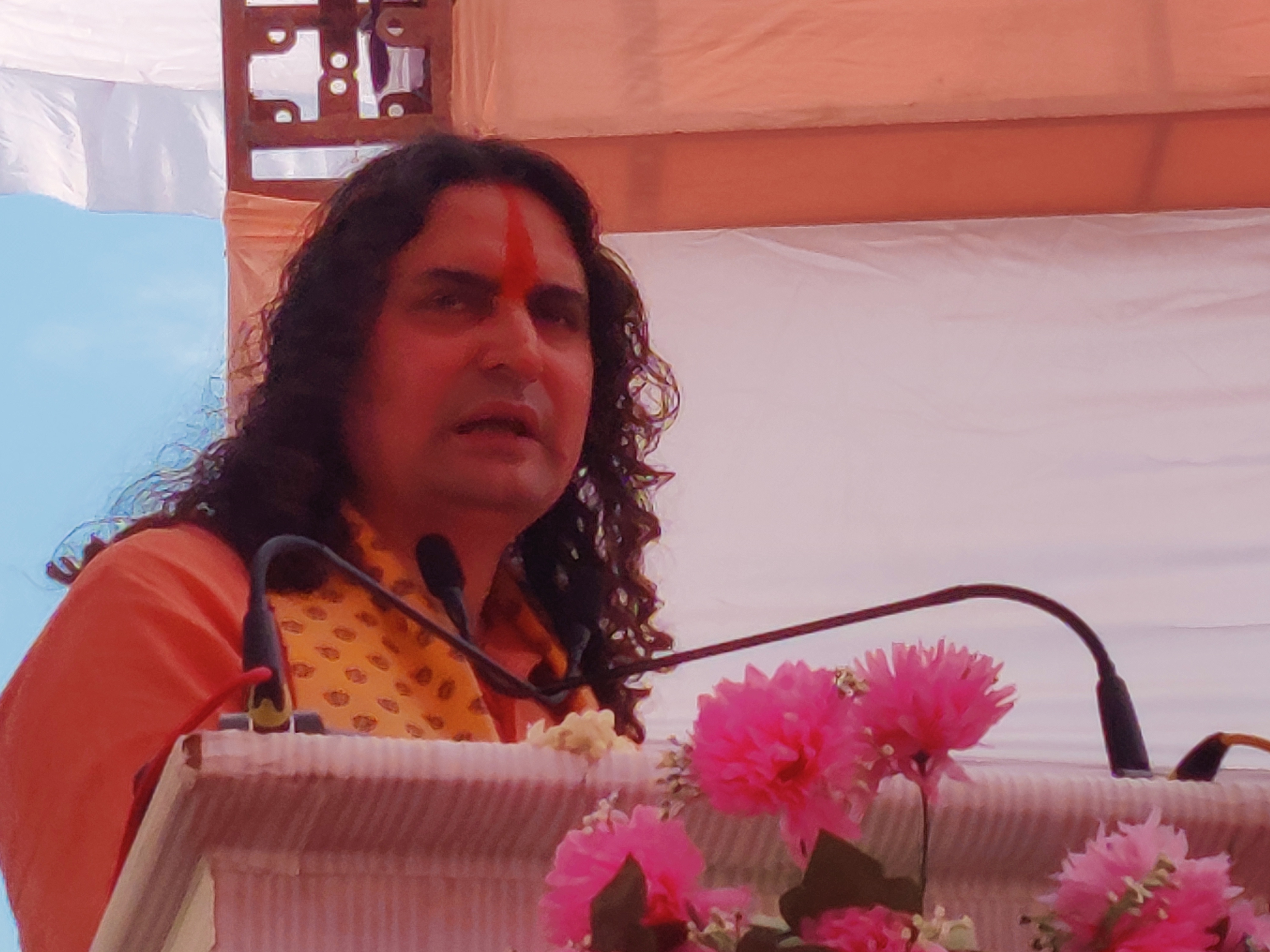 विधायक स्वामी बालमुकंदाचार्य के बोल, उनके 4 पत्नी और 36 बच्चे, हम दो हमारा एक