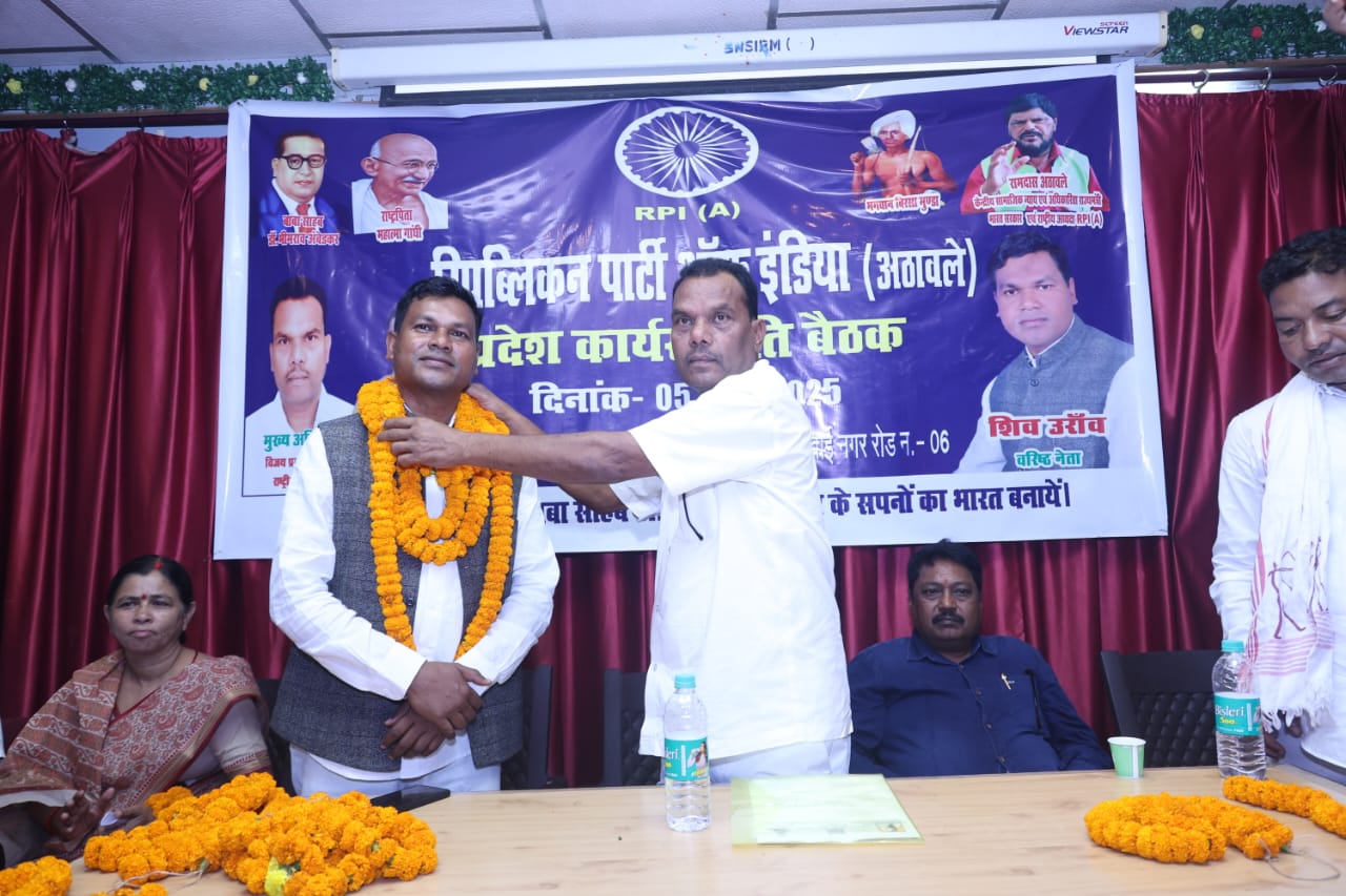 नवनियुक्त प्रदेश अध्यक्ष शिव उरांव का स्वागत करते राष्ट्रीय सचिव नवनियुक्त प्रदेश अध्यक्ष शिव उरांव का स्वागत करते राष्ट्रीय सचिव