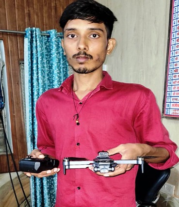ड्रोन उड़ाने वाला लड़का गिरफ्तार पुलिस अभिरक्षा में