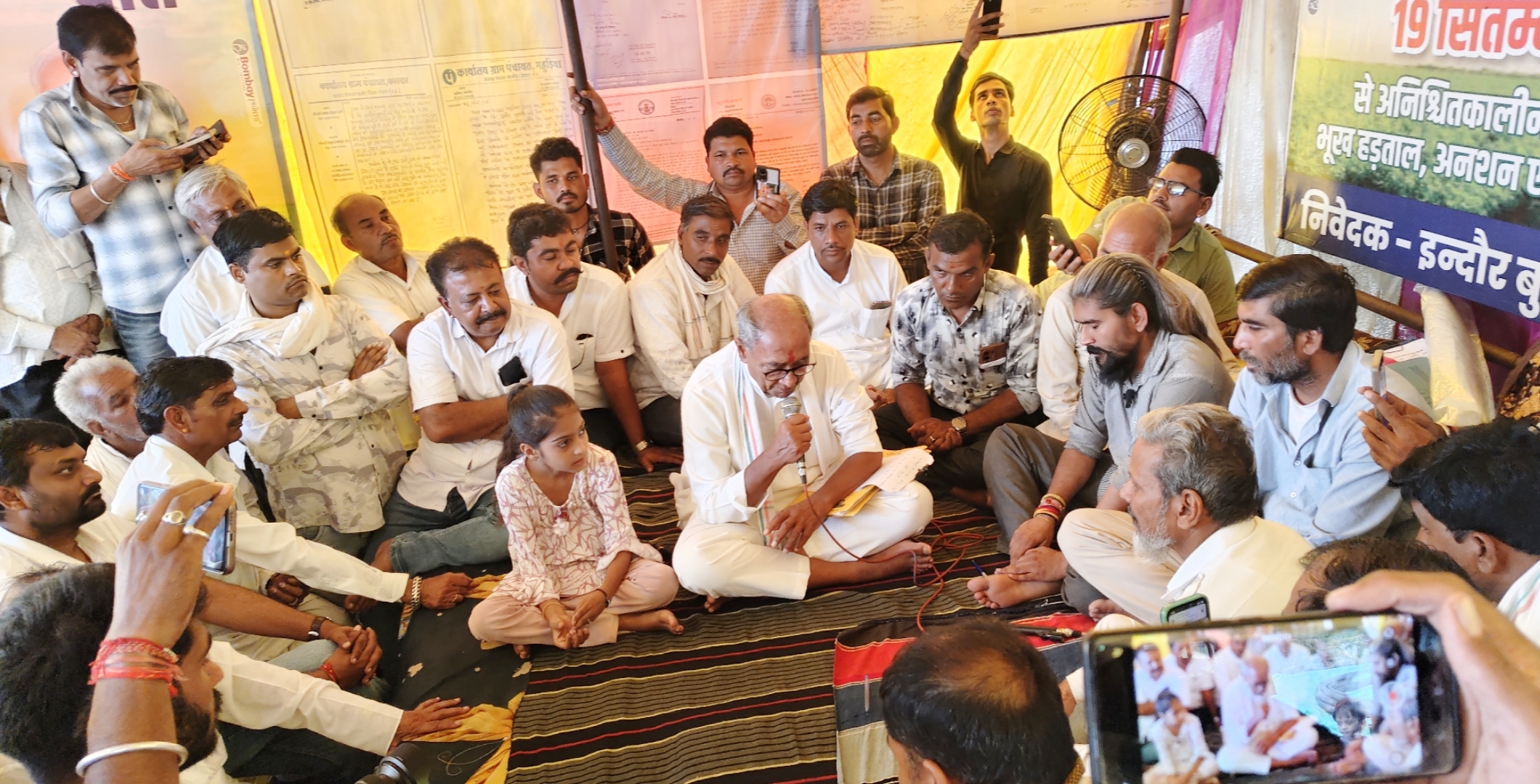 विदिशा संसदीय क्षेत्र के ग्राम कलवार में आने वाले किसान कर रहे हैं रेलवे एलाइनमेंट बदलने की मांग विदिशा संसदीय क्षेत्र के ग्राम कलवार में आने वाले किसान कर रहे हैं रेलवे एलाइनमेंट बदलने की मांग