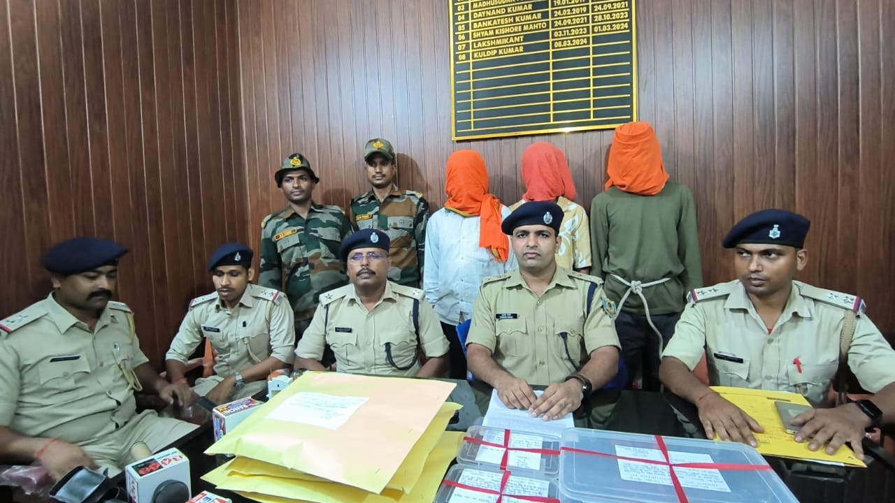 प्रेस वार्ता की तस्वीर