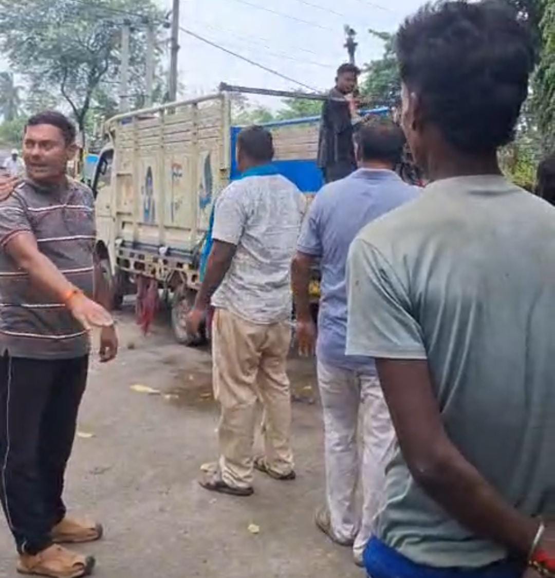मौके पर मौजूद लोग