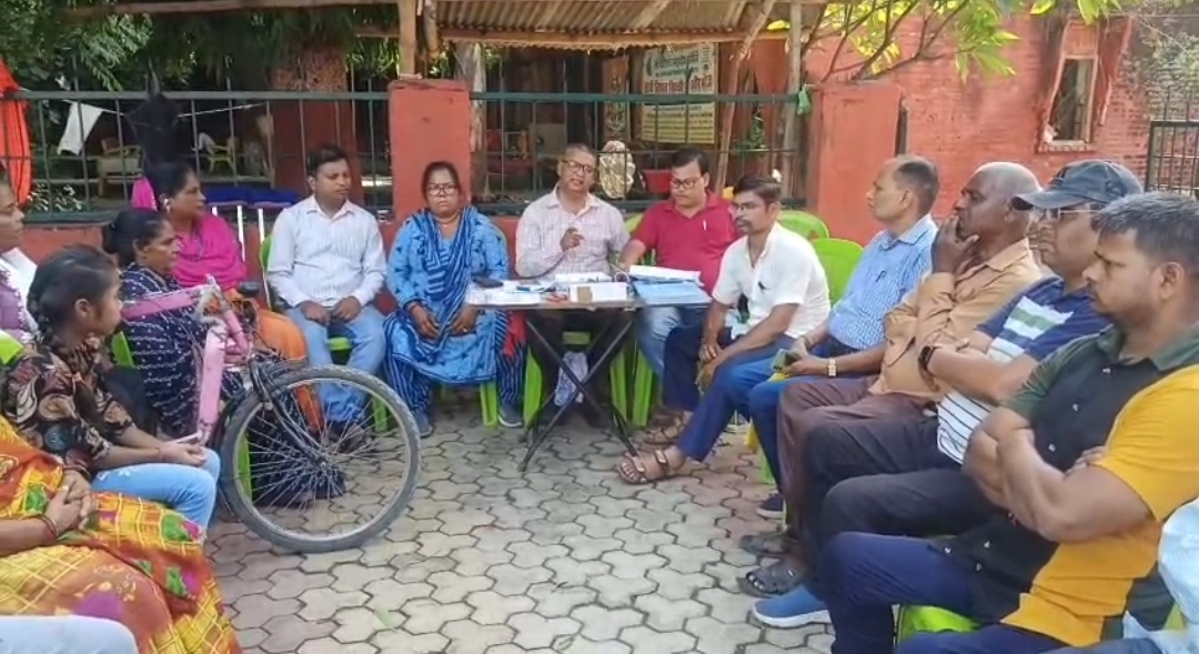बैठक के दौरान एसोसिएशन के पदाधिकारी एवं सदस्यों का छायाचित्र