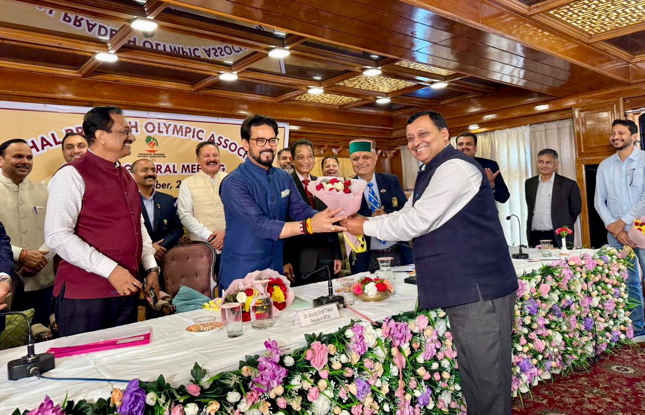 हिमाचल प्रदेश ओलंपिक संघ की नई कार्यकारिणी के गठन के अवसर पर अनुराग ठाकुर।
