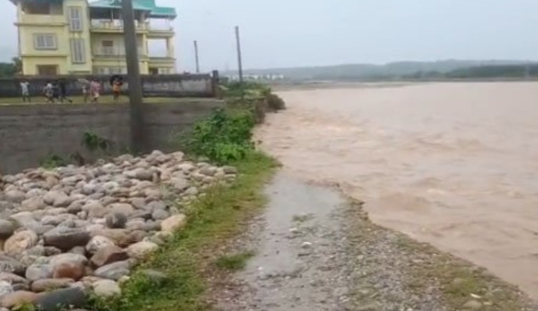 नेओरा नदी का जलस्तर