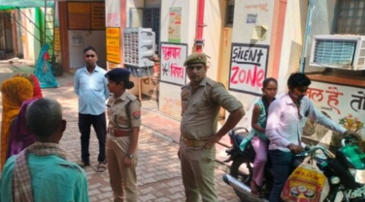 घटना स्थल पर पुलिस