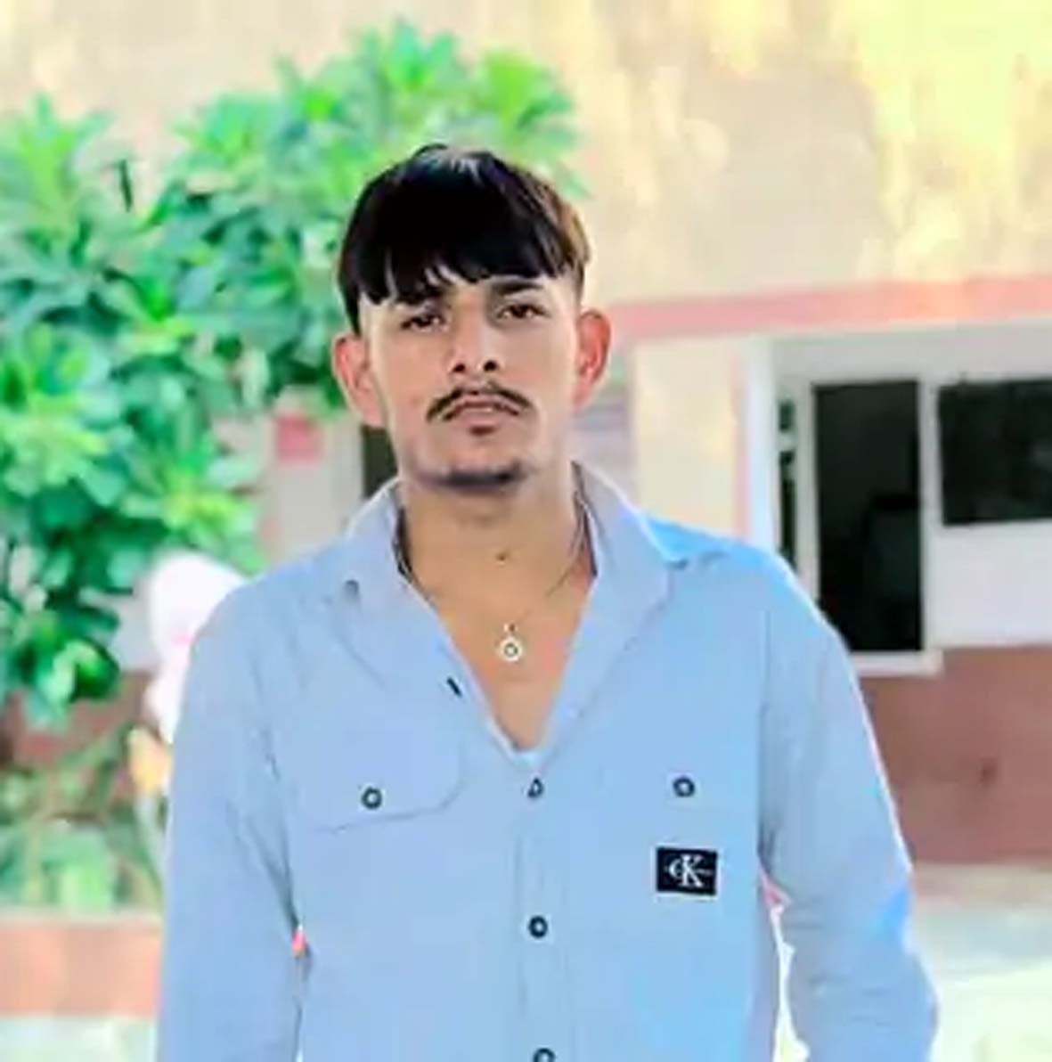 जानकारी देते साइ​किलिंग प्लेयर सुभाष।