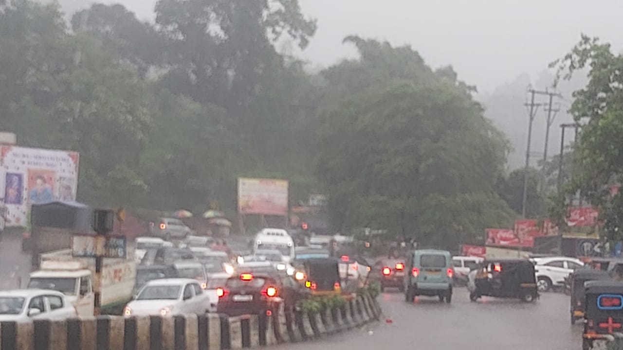 मूसलाधार बरसात के बाद राष्ट्रीय राजमार्ग ठप