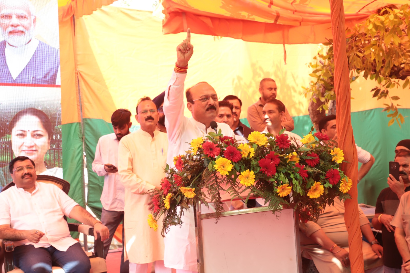 दिल्ली के शिक्षा मंत्री आशीष सूद ने रविवार को जनकपुरी विधानसभा स्थित पंखा रोड क्षेत्र के पुनर्विकास कार्यों का शिलान्यास के दौरान संबोधित करते हुए