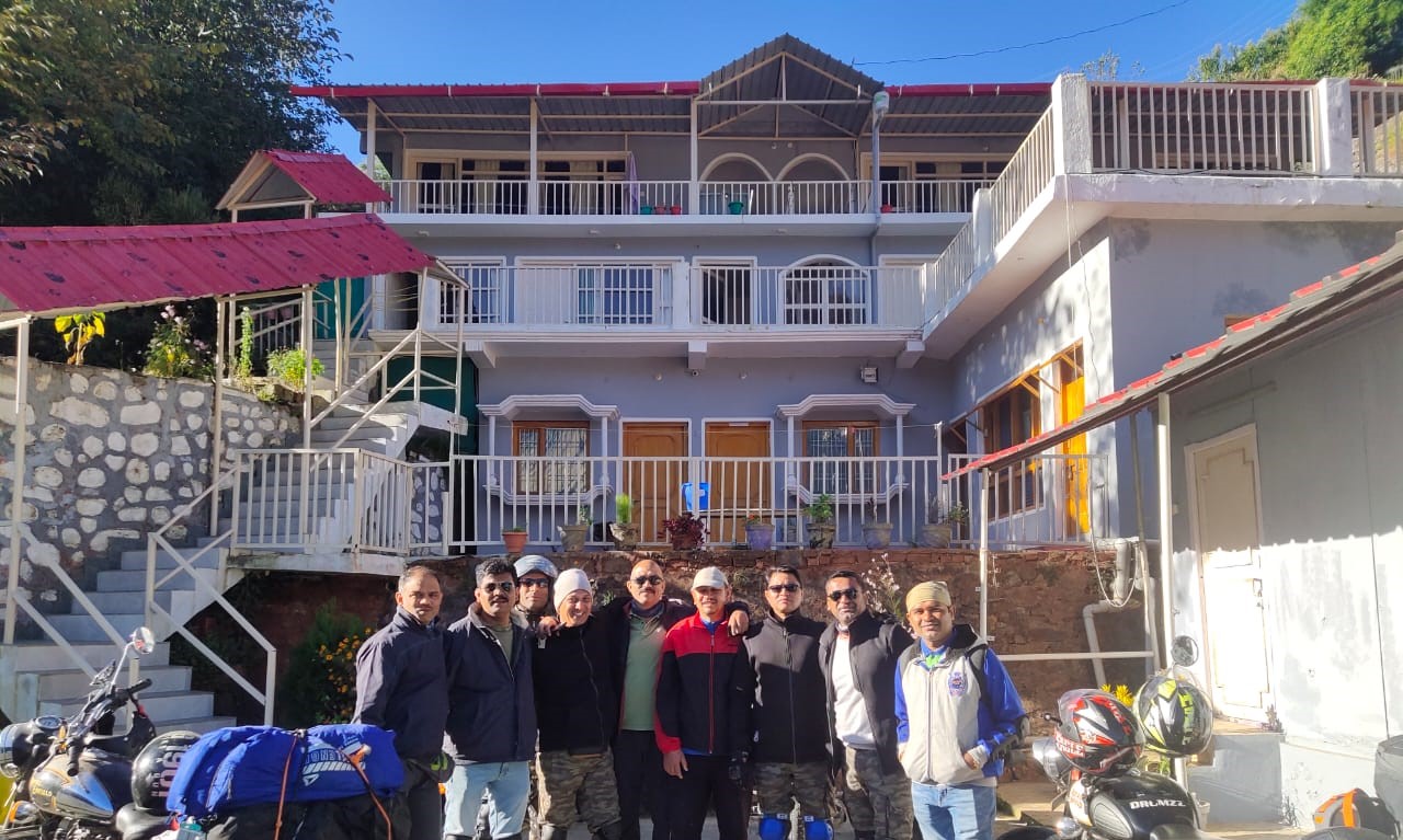 चमोली जिले में होम स्टे योजना चलाकर स्वरोजगार करते युवा।