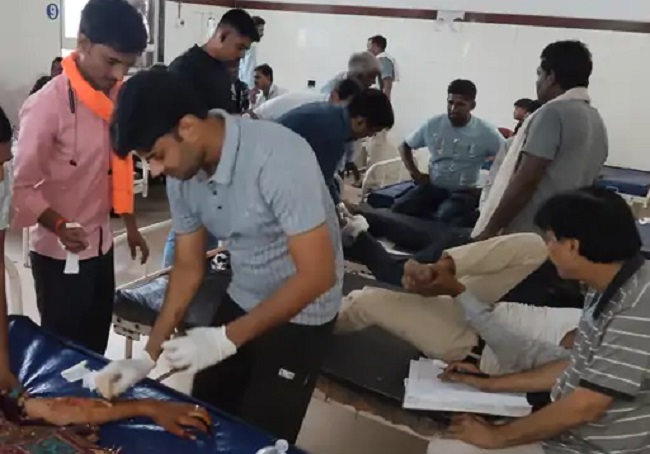 अस्पताल में भर्ती घायल
