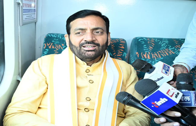 हरियाणा के मुख्यमंत्री नायब सैनी पत्रकाराें से बातचीत करते हुए हरियाणा के मुख्यमंत्री नायब सैनी पत्रकाराें से बातचीत करते हुए