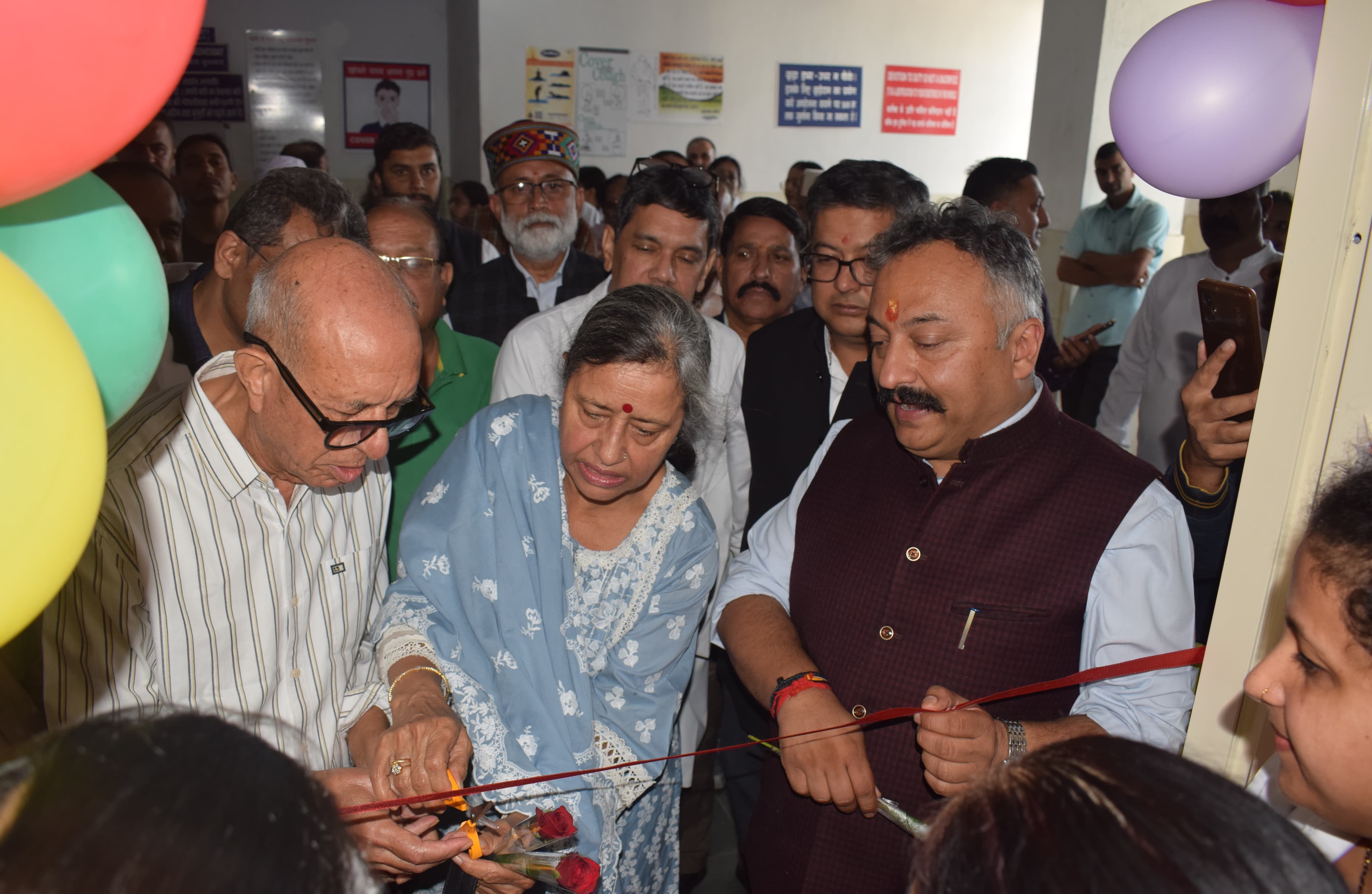 एनस्थीसिया यूनिट का शुभारंभ करते हुए शिक्षा मंत्री रोहित ठाकुर। एनस्थीसिया यूनिट का शुभारंभ करते हुए शिक्षा मंत्री रोहित ठाकुर।