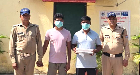 पुलिस गिरफ्त में आरोपित