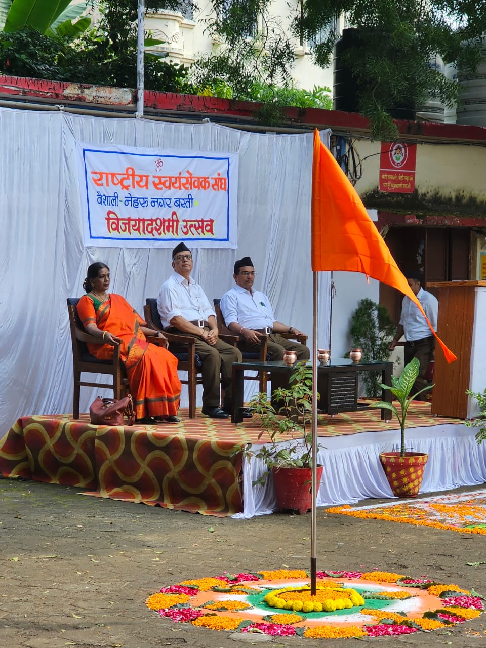 राष्ट्रीय स्वयंसेवक संघ के शताब्दी वर्ष के अवसर पर भोपाल महानगर में रविवार को विभिन्न जिलों और बस्तियों में कुल 76 स्थानों पर पथ संचलन निकाले गए4