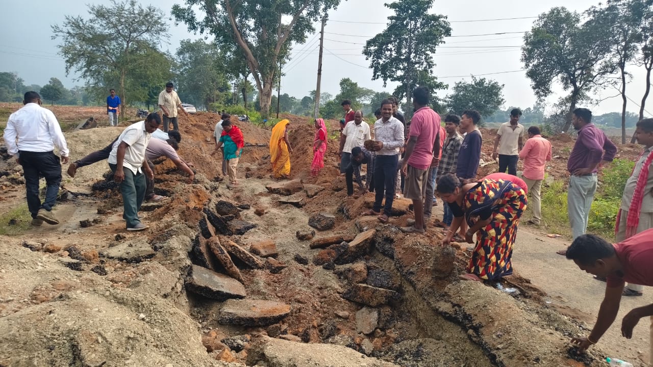 कोरबा : किसान सभा के नेतृत्व में ग्रामीणों ने बंद कराया गेवरा विस्तार और सड़क खोदने का कार्य