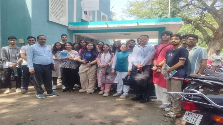 विदिशाः जिले के शैक्षणिक भ्रमण पर पहुंचे आईआईएम इंदौर के सदस्य विदिशाः जिले के शैक्षणिक भ्रमण पर पहुंचे आईआईएम इंदौर के सदस्य