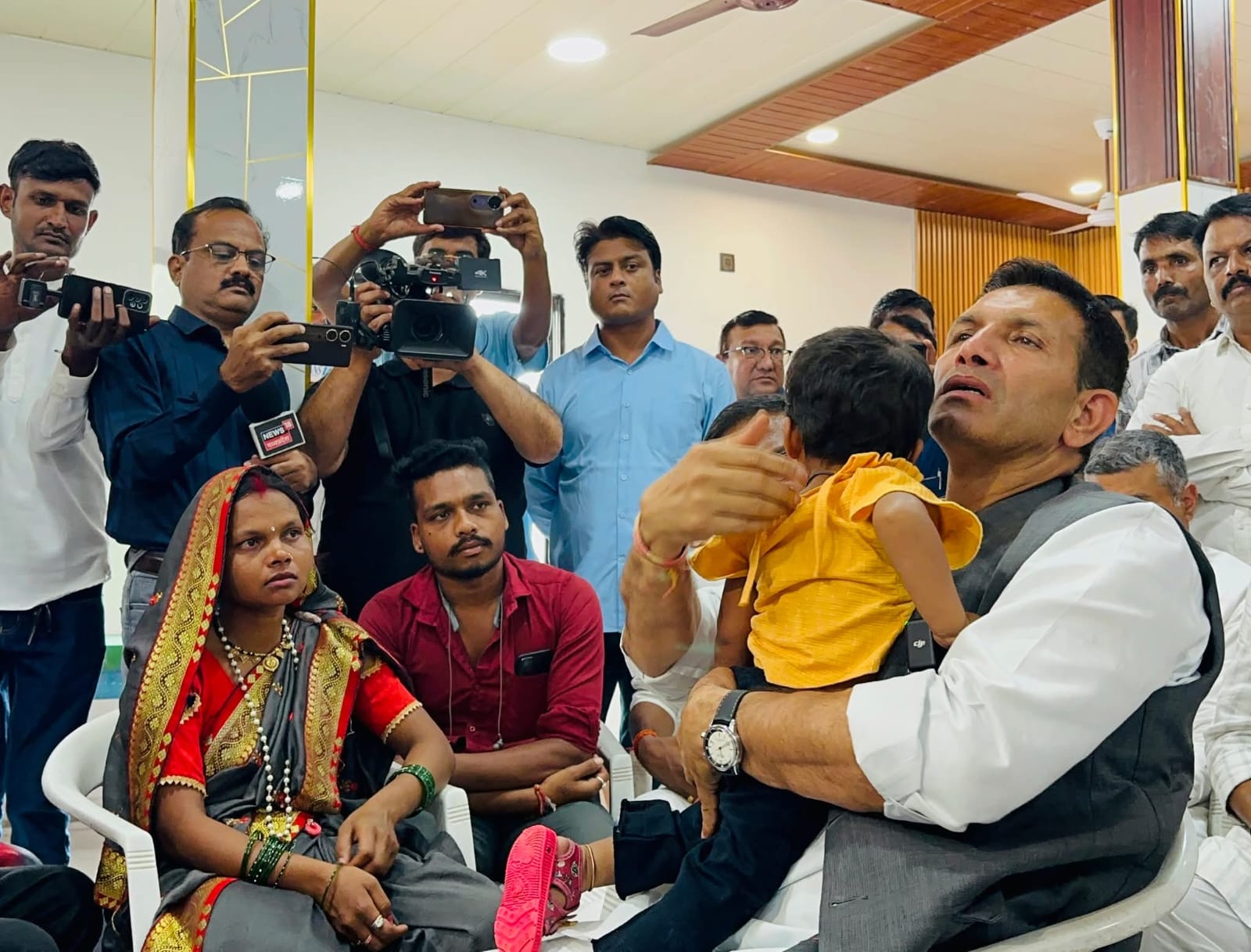 छिंदवाड़ा पहुंचे जीतू पटवारी ने पीड़ित परिवारों से की मुलाकात