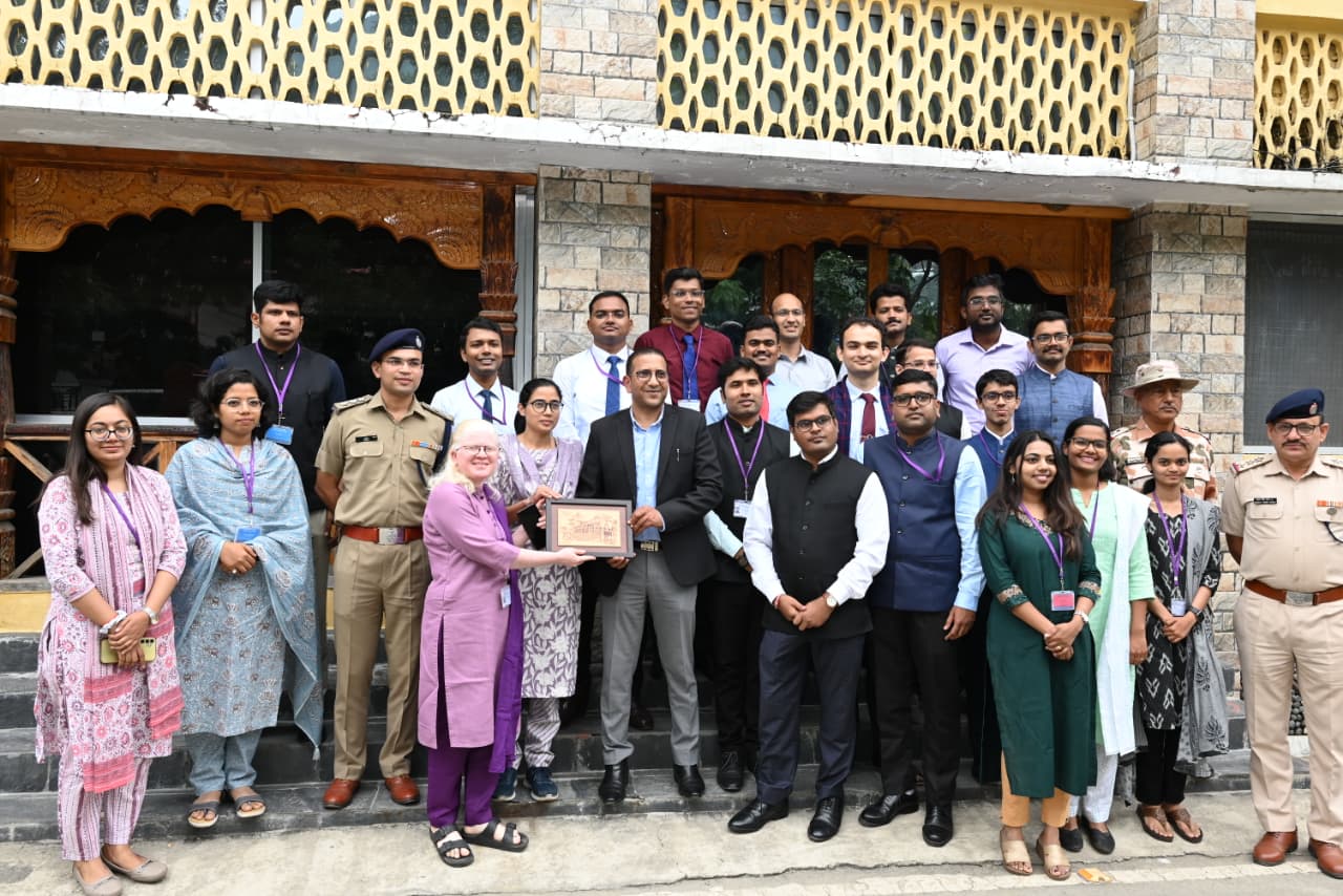 42 प्रशिक्षु आईएएस ने सीमांत वाइब्रेट विलेज का किया अध्ययन