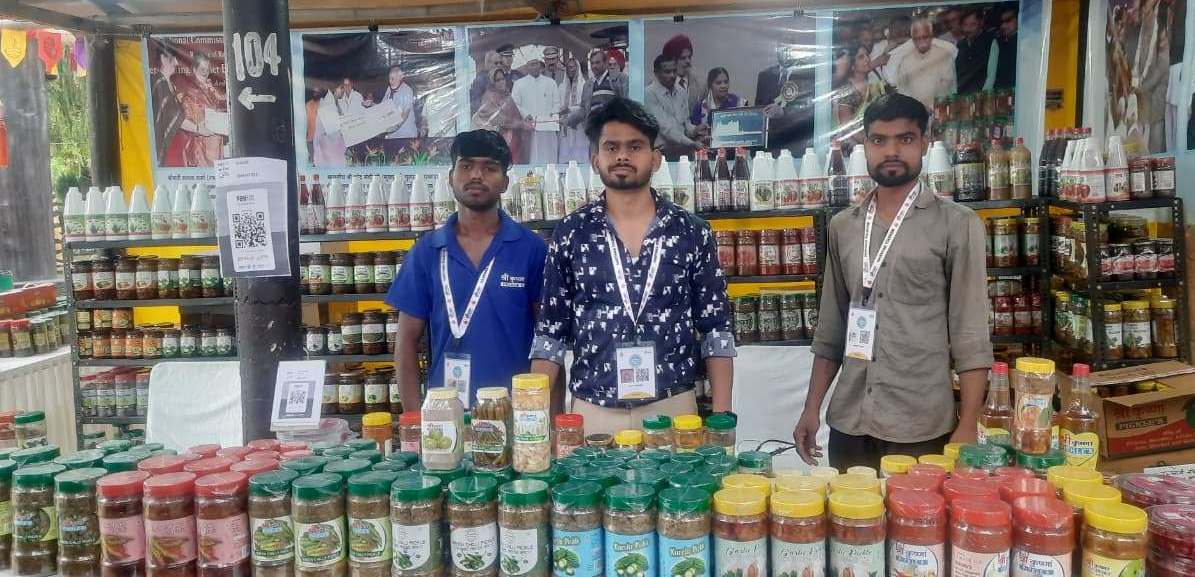 सूरजकुंड मेले में आचार व मुरब्बे की स्टॉल