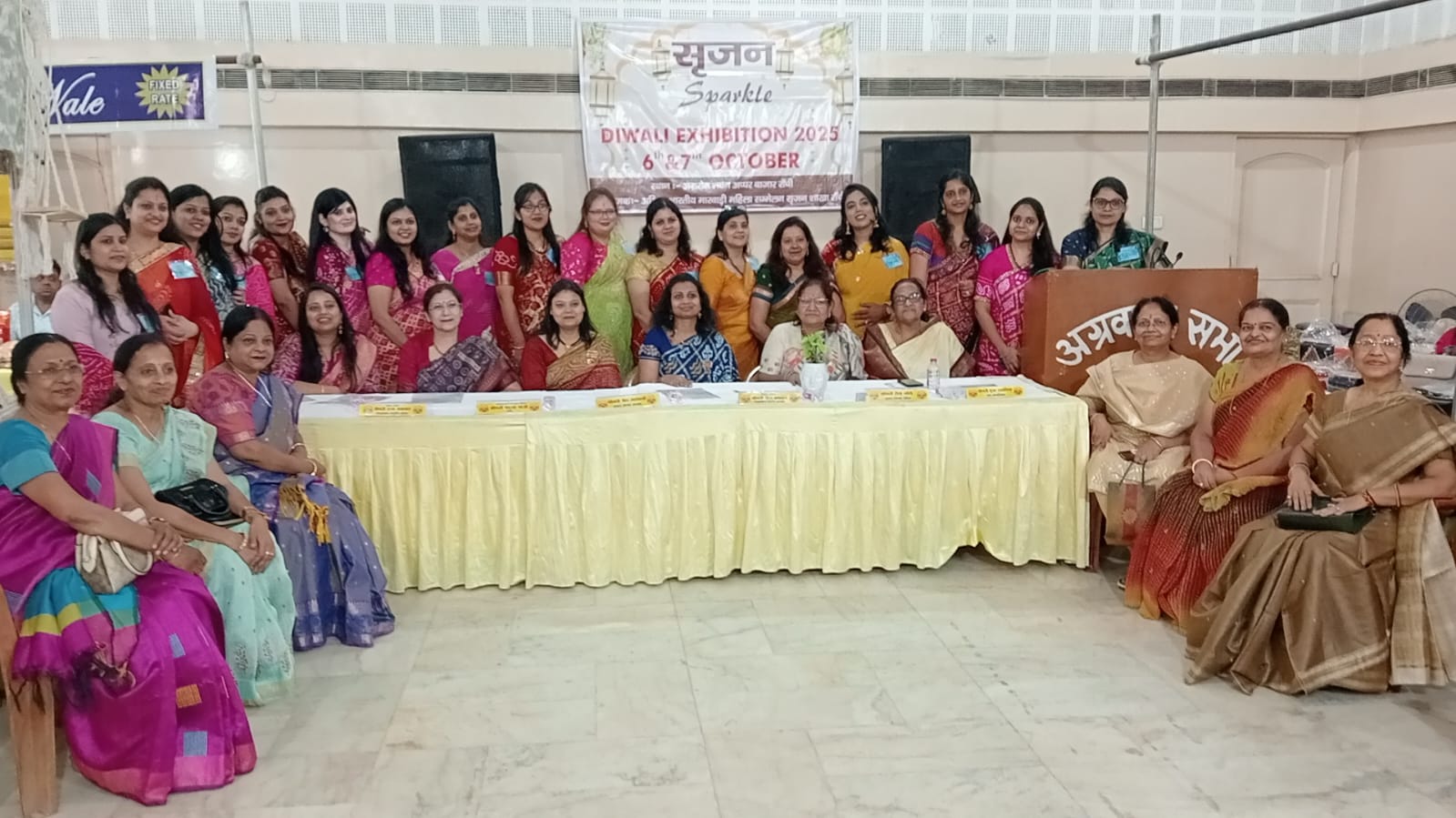 उद्घाटन के अवसर पर सांसद महुआ माझी समेत अन्य