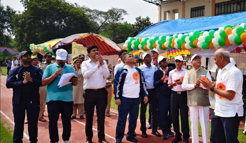 खेल प्रतियोगिता का शुभारम्भ करते वन मंत्री डा. अरूण सक्सेना