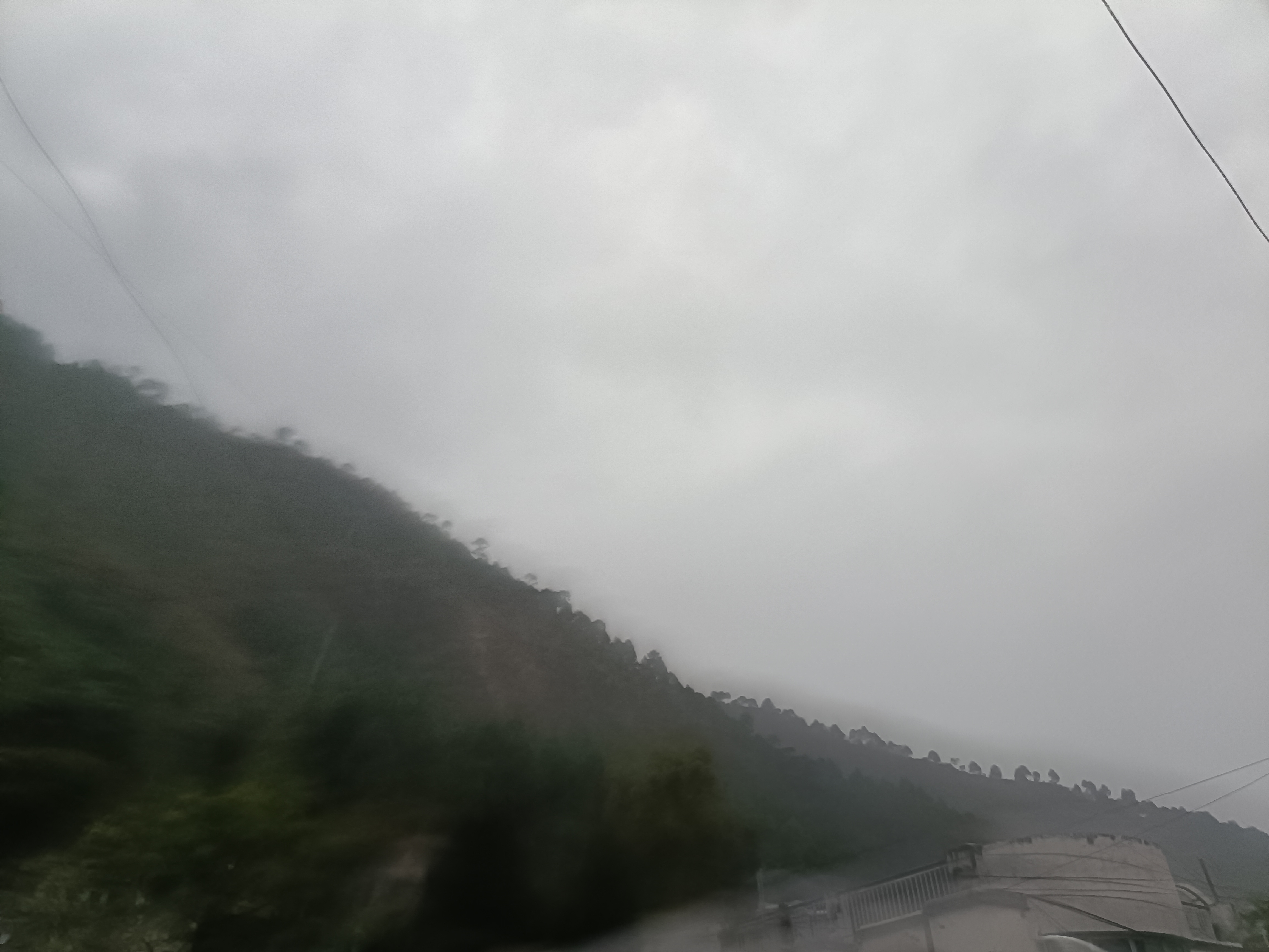 उत्तरकाशी जिले में बारिश से बढ़ी ठंड