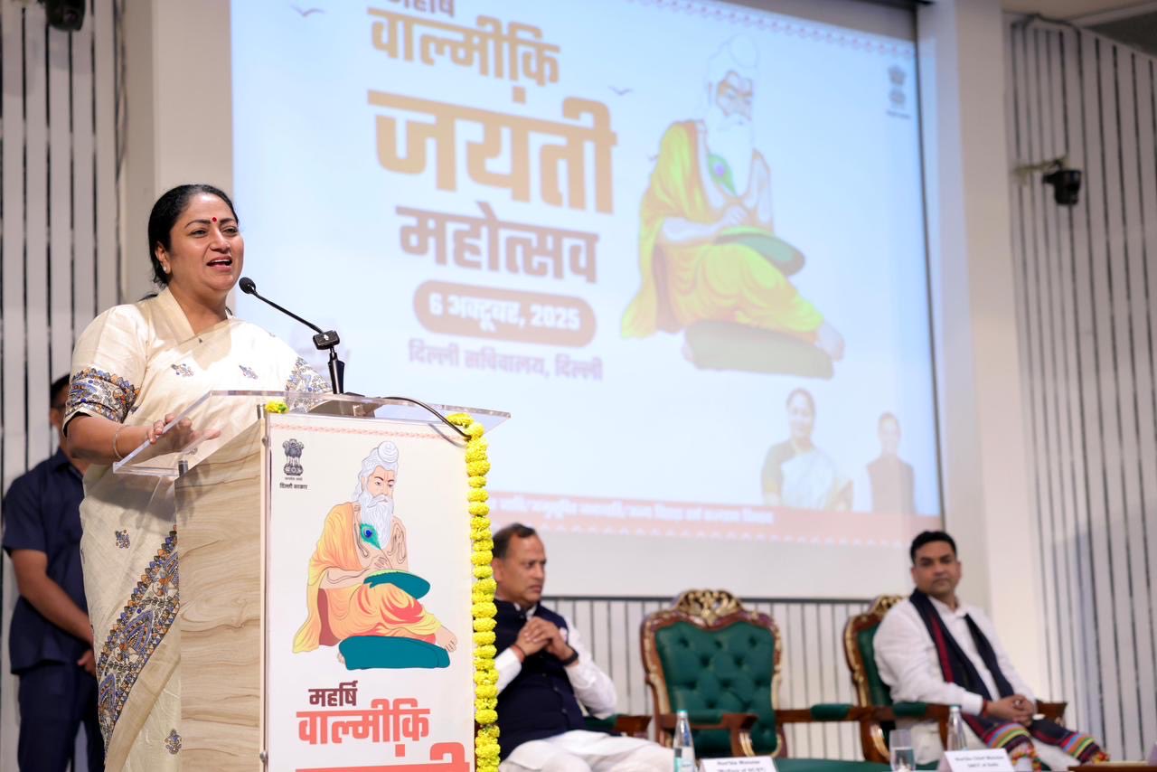 दिल्ली सचिवालय में आयोजित महर्षि वाल्मीकि जयंती महोत्सव को