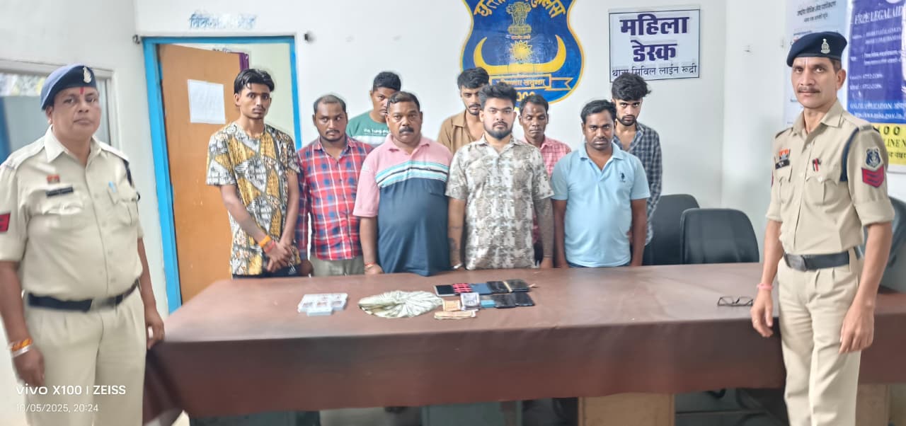 पुलिस  गिरफ्त में आरोपित।